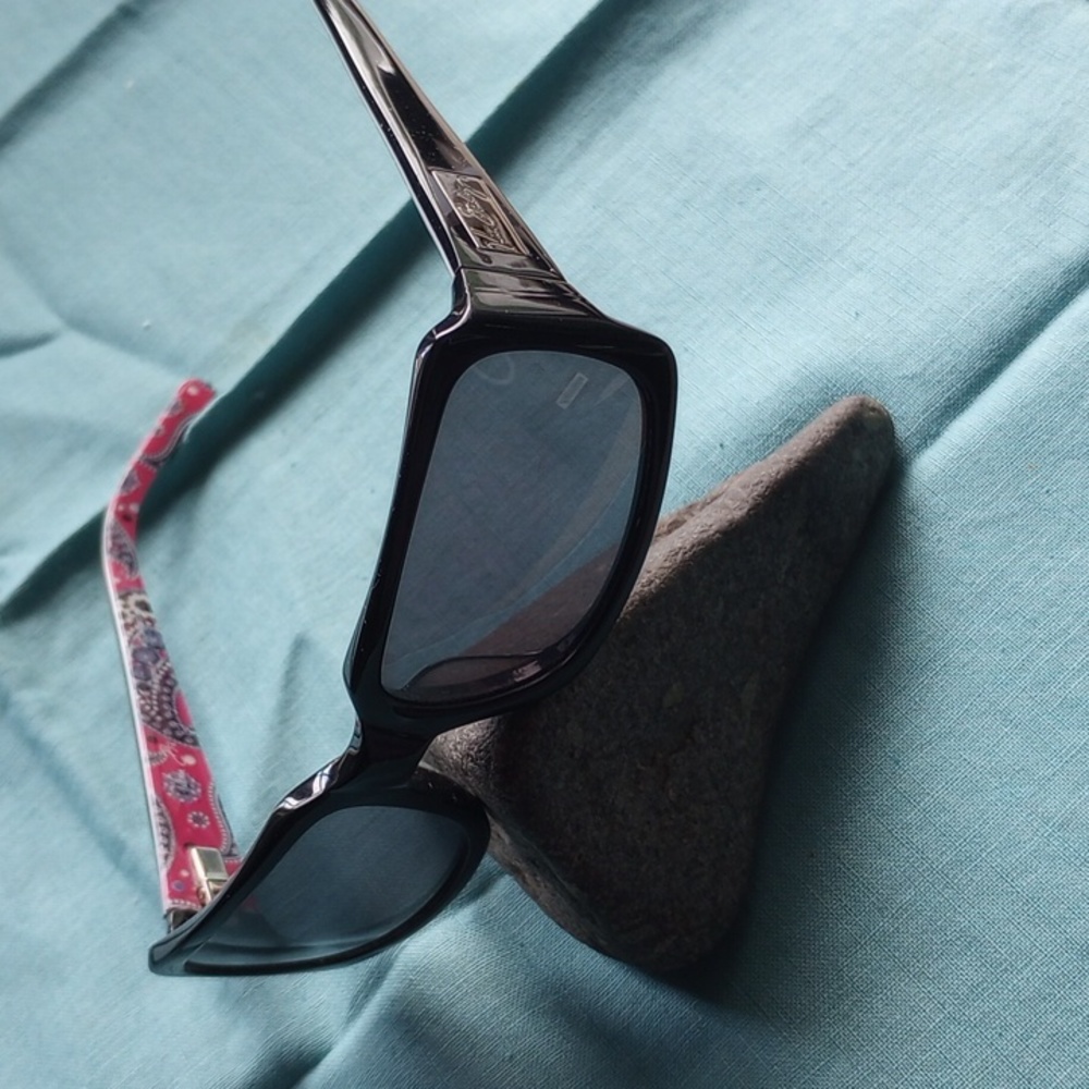 Vera Bradley sunglasses, pink Paisley inside the arms, black outside and lens sm